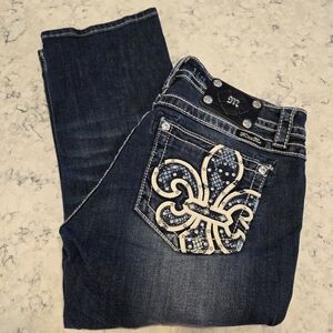 Miss Me Signature Cuffed Capri Jeans Fleur de Lis on Pockets Size 30